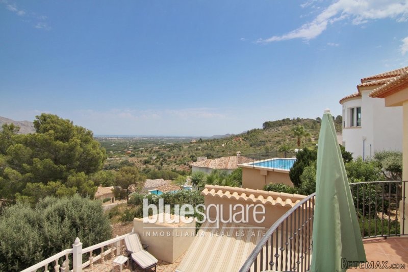 Well maintained villa with panoramic..