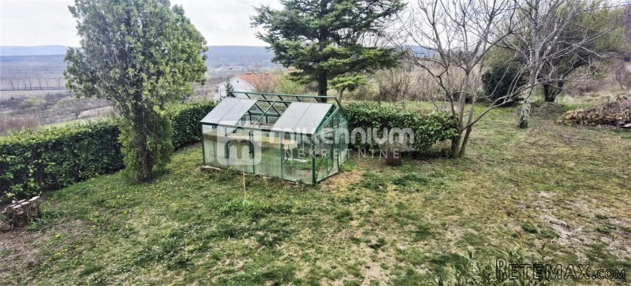 Istra, Kršan, kuća s 2 stana i velikom okućnicom - 9