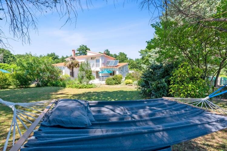 PREKRASNA VILLA SA BAZENOM I PROSTRANOM OKUĆNICOM, U BLIZIN - 9