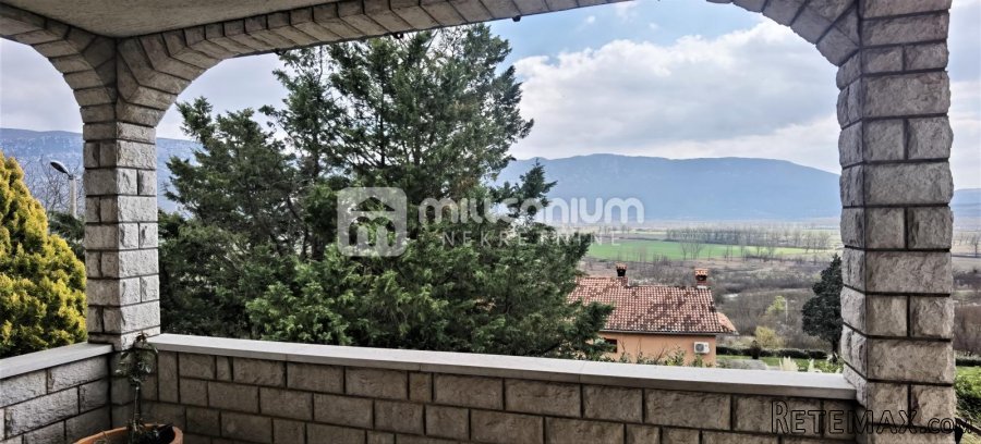 Istra, Kršan, kuća s 2 stana i velikom okućnicom - 10