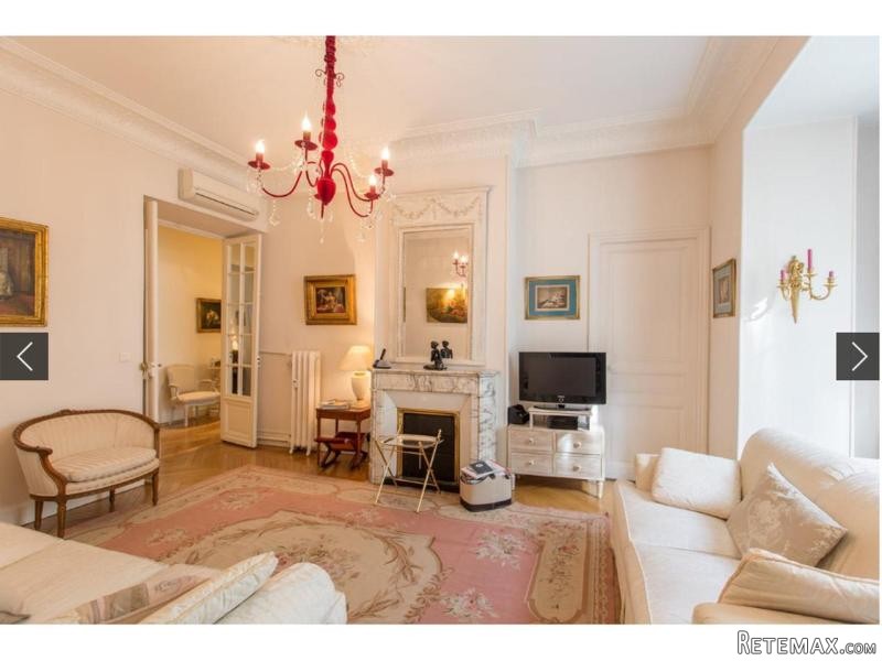 Upmarket Bourgeois With Spacious..