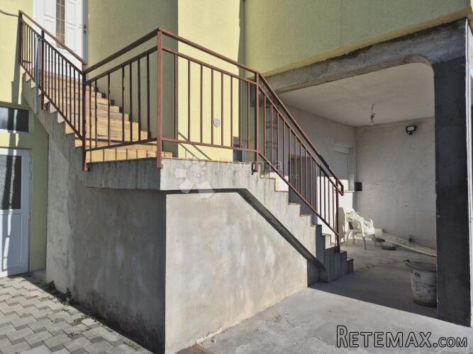 Stambeno-poslovni objekt u okolici Poreča 208m2 - 2