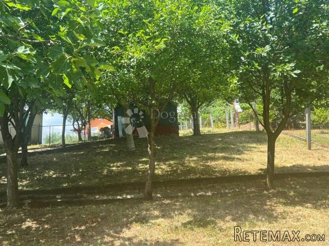 Građevinsko zemljište na atraktivnoj lokaciji, između Sesvet - 3