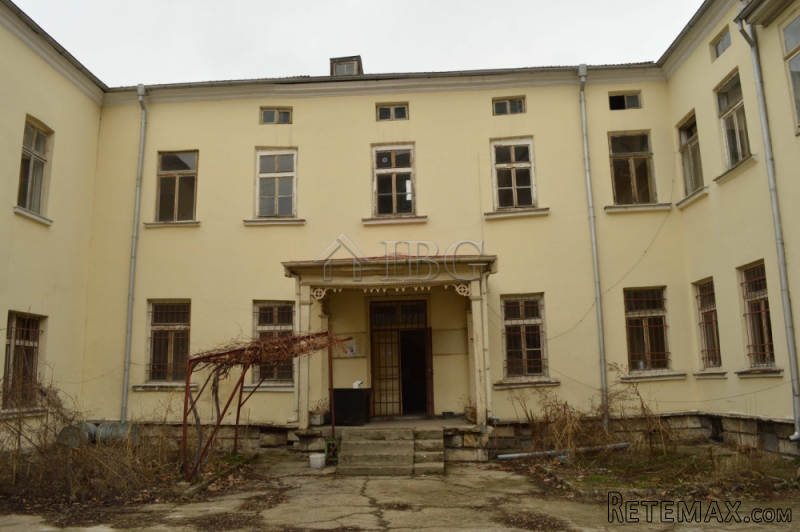 House monument of culture in the center.. - 2