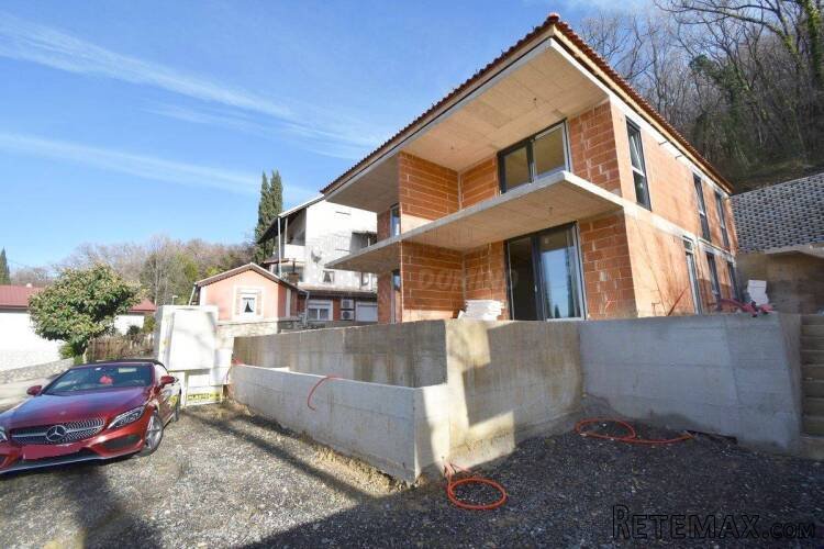 Apartman s okućnicom i bazenom, novogradnja! Otok Krk