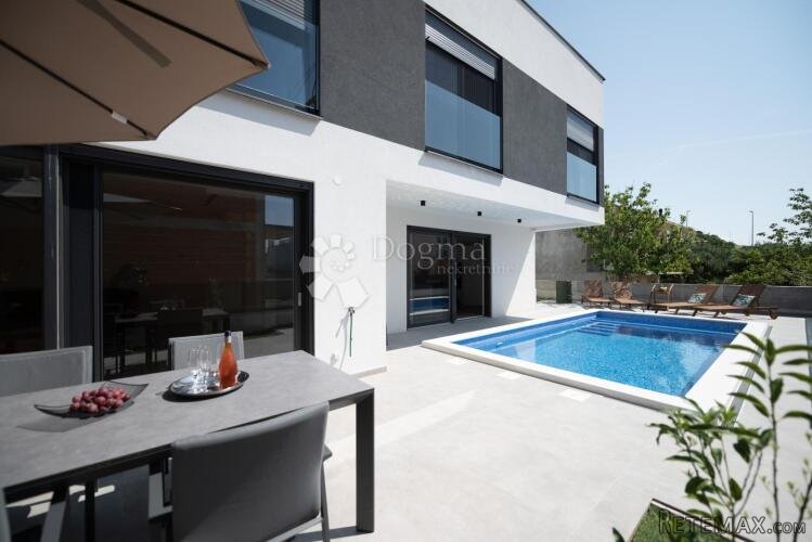 LUKSUZNA VILA SA BAZENOM, TROGIR - 6