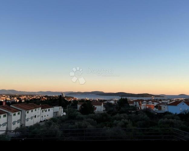 Vodice, vila sa bazenom
