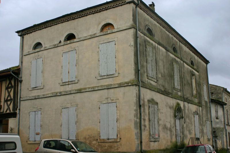 An Old Dominant Stone Property With 4..