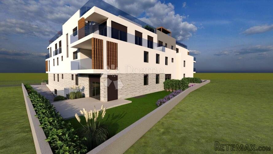 Vodice – Trosoban stan na 1. katu, 50 m od mora, terasa, bal