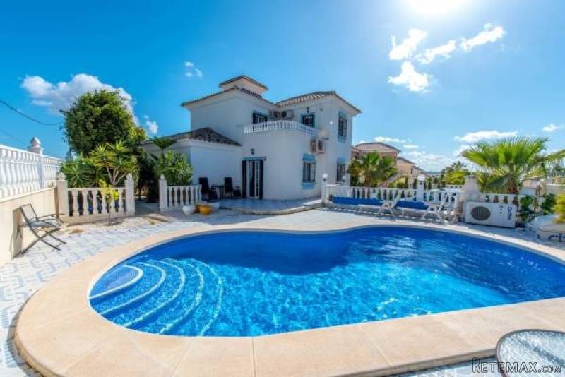 3 Bedroom 2 Bathroom Villa In Ciudad..