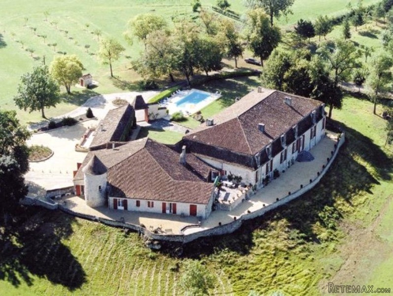 A Magnificent 17th Century Domaine..