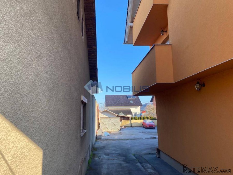 Petrinja, kuća 250m2, dvorište 424m2, 3 stana - 4
