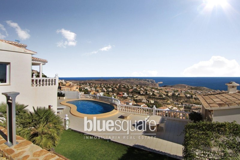 Luxury 5 bedroom villa with amazing sea..