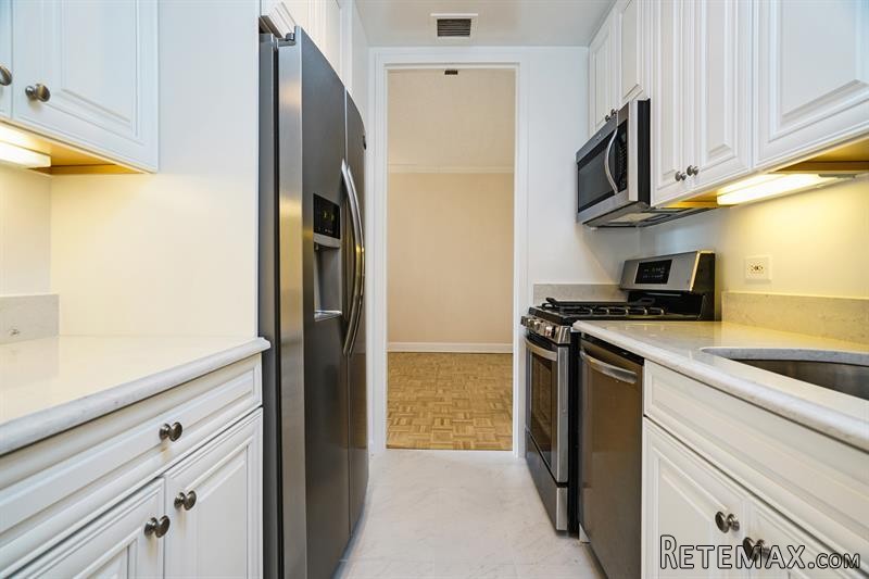 1 bedroom House For Sale: 35 N.. - 2