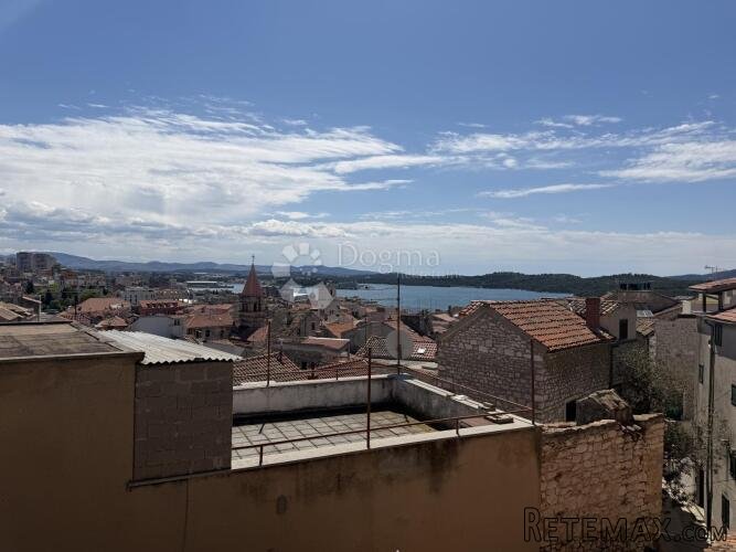 PRILIKA!!! ŠIBENIK – GORICA, DVIJE KUĆE U NIZU – PRILIKA ZA