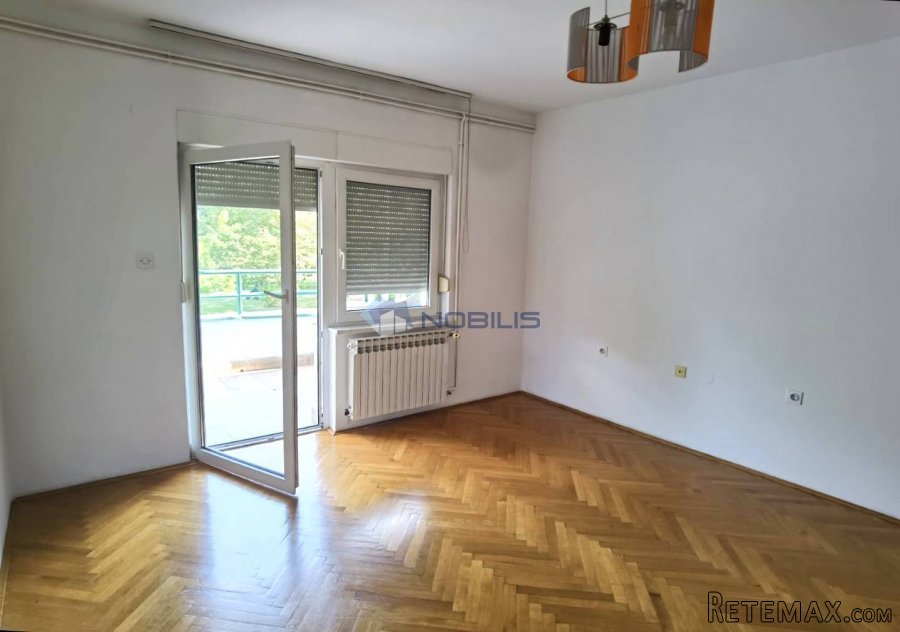 Bjelovar (Centar) 4-sobni stan, 116,75 m2 + 101,33 m2 TAVAN - 8