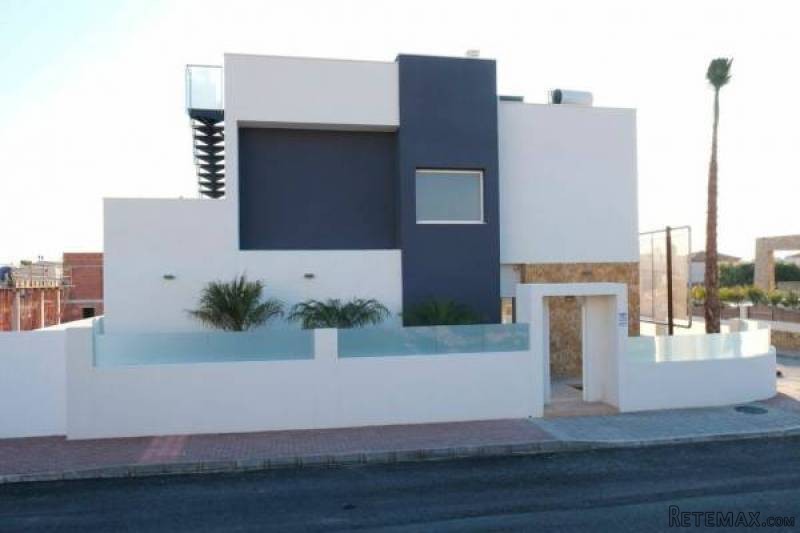 3 Bedroom 3 Bathroom Villa In..