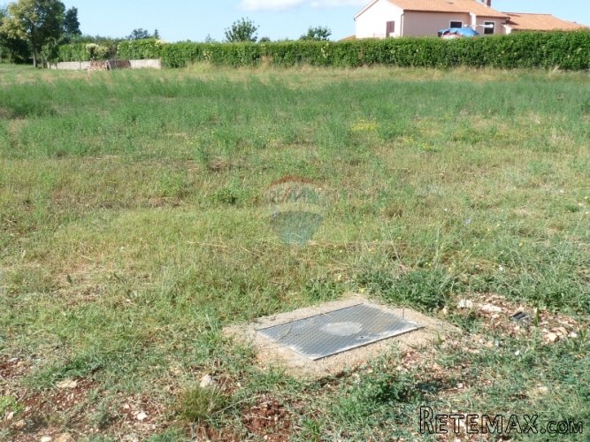 GRANDIĆI, građevinska parcela od 1608 m2