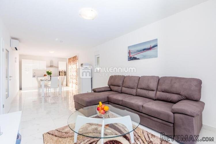 Otok Krk, Linardići, samostojeća kuća, 170m2, bazen