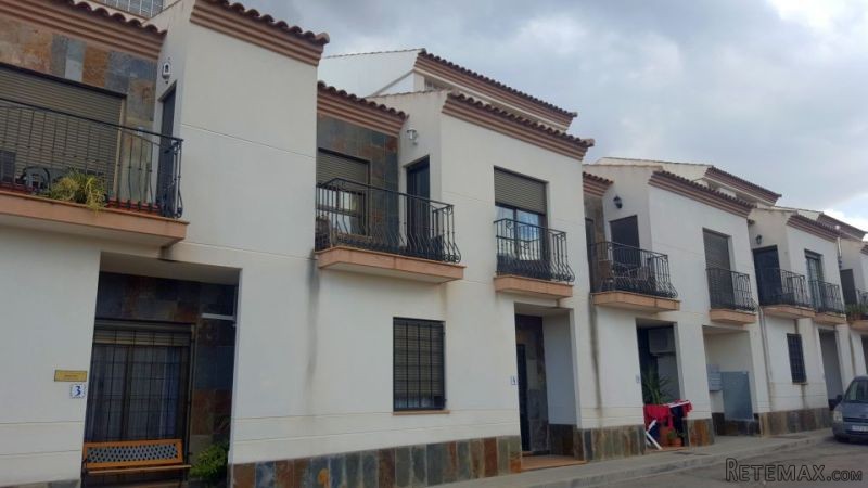 Immaculate 2 Bedroom Top Floor..