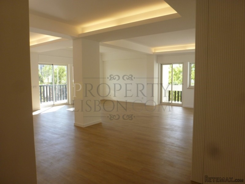 T3 Lisbon Apartment for Sale in Av. EUA.. - 2