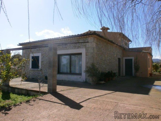 Country house just outside the lovely village of Moscari..