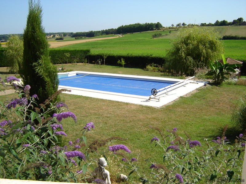 A Contemporary Property For Sale Close.. - 2