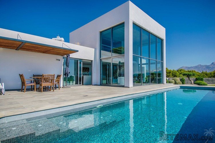 Modern design villa recently built to the highest standards..