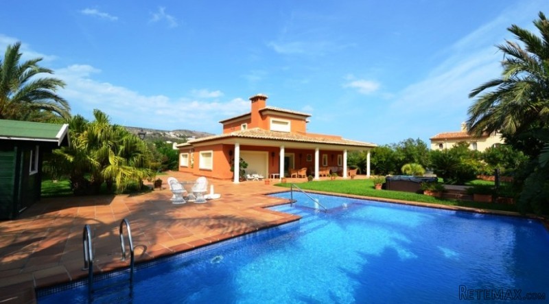 V1447 - A Spacious, Quality Villa In..