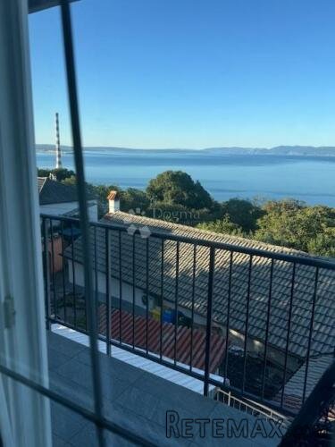 Atraktivni stan za najam sa panoranskim pogledom na more