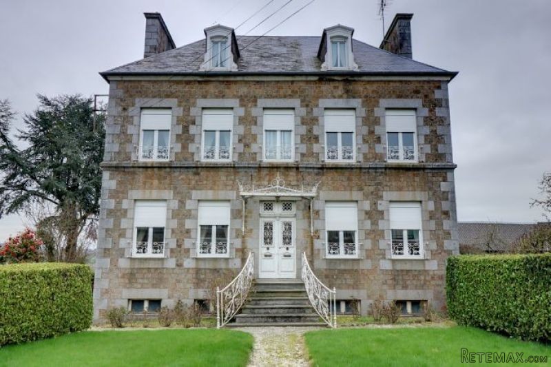 Stunning Manor House with Outbuilding