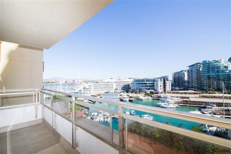 2 bed apartment in Watergardens