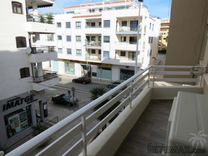 This beautiful luxury apartment is located in the centre of..