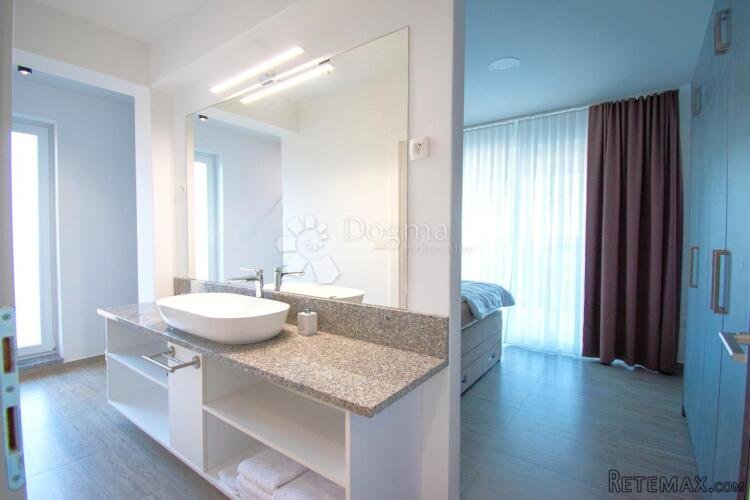 PRODAJA, VILA S BAZENOM, NOVI MAROF, 572 m2 - 12