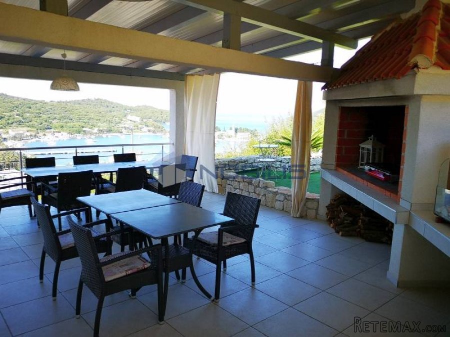 Vis - kuća 300 m2 + 1.700m okućnica + bazen - 12