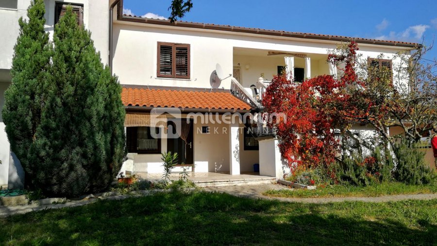 Istra, Vižinada, kuća s 4 stana okružena zelenilom - 3