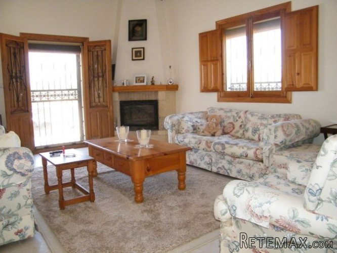 This charming 3 bedroom, detached country house sits on a.. - 3