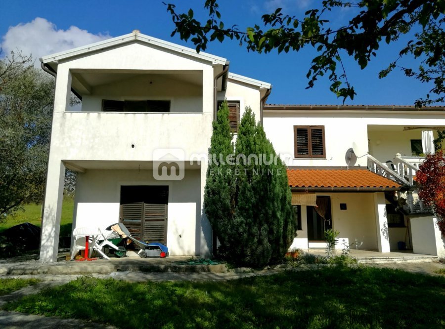 Istra, Vižinada, kuća s 4 stana okružena zelenilom - 4