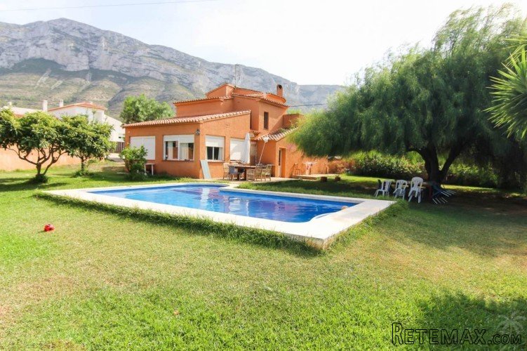 This villa built in rustic style is located on a spacious..