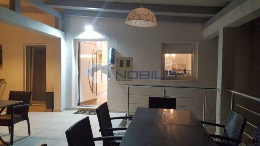 Vis - kuća 300 m2 + 1.700m okućnica + bazen - 14