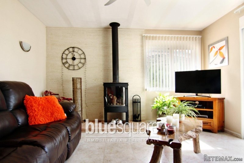 Stunning 3 bedroom villa with sea views - 2