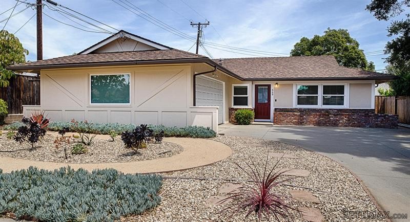3 bedroom House For Sale: 548 Walnut Ln