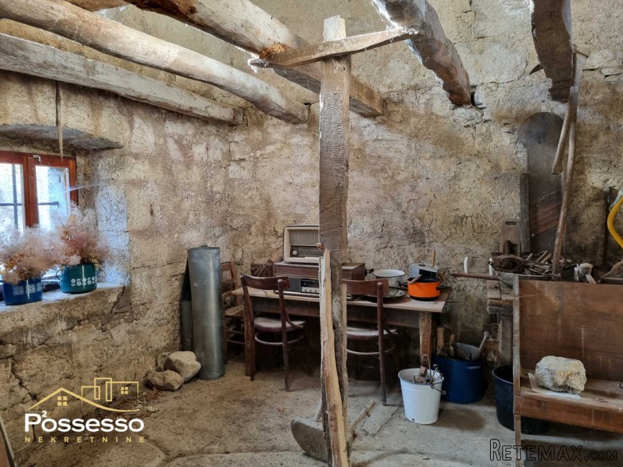 Samostojeća kamena kuća Lanišće