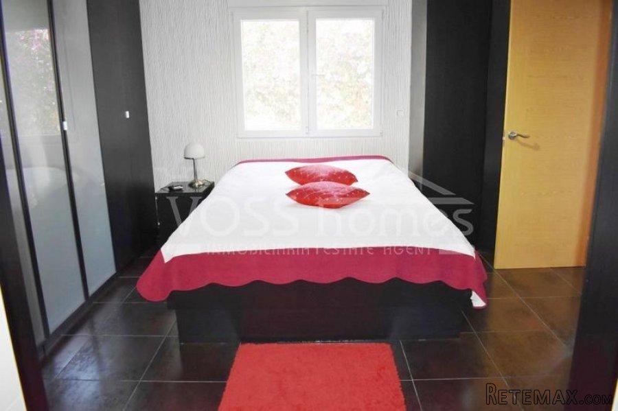 This is a stunning, unique, quality built WOW property with.. - 16