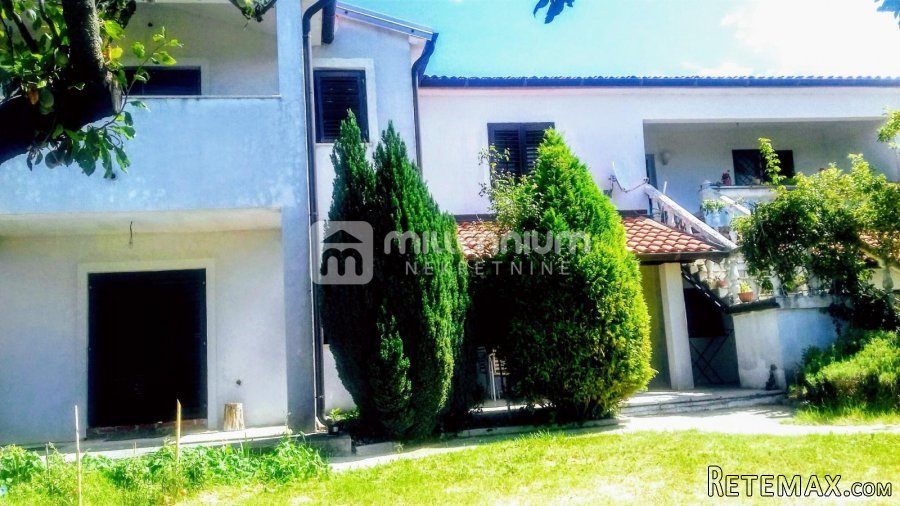 Istra, Vižinada, kuća s 4 stana okružena zelenilom - 7
