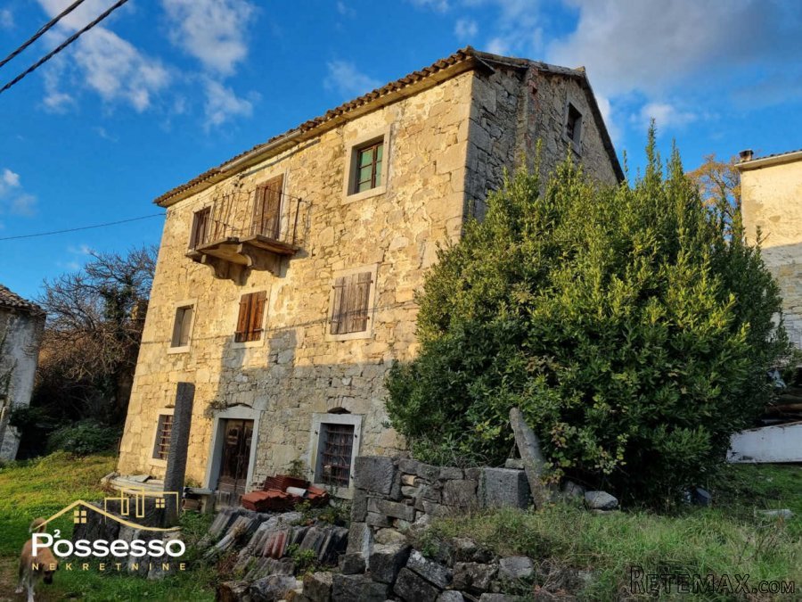 Buzet - samostojeća kamena kuća