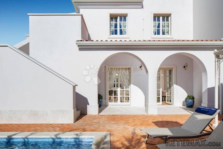 LUKSUZNA VILLA U ELITNOM NASELJU NADOMAK MORA - 2