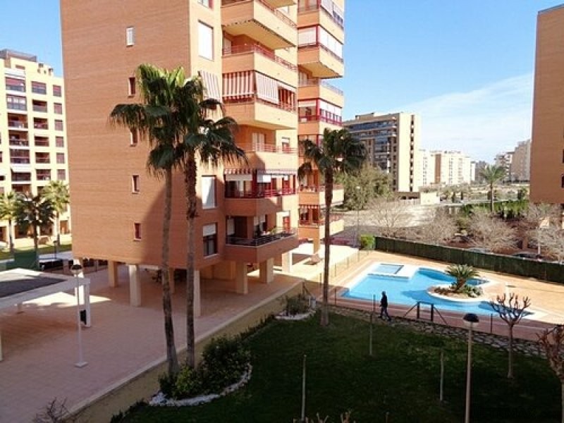 3 BED APARTMENT BY THE BEACH