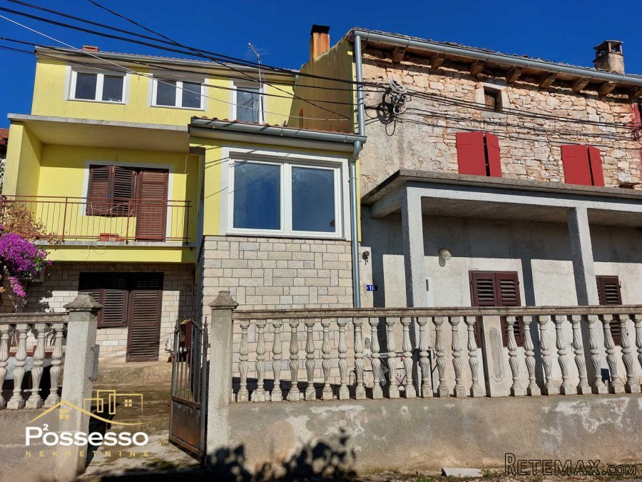 Svetvinčenat - 2 kuće s garažom i konobom