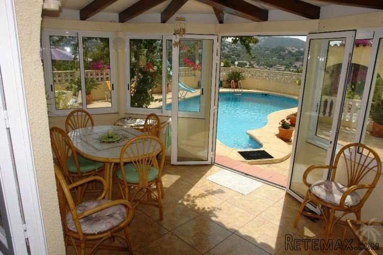 This well presented villa is situated in a quiet location.. - 5